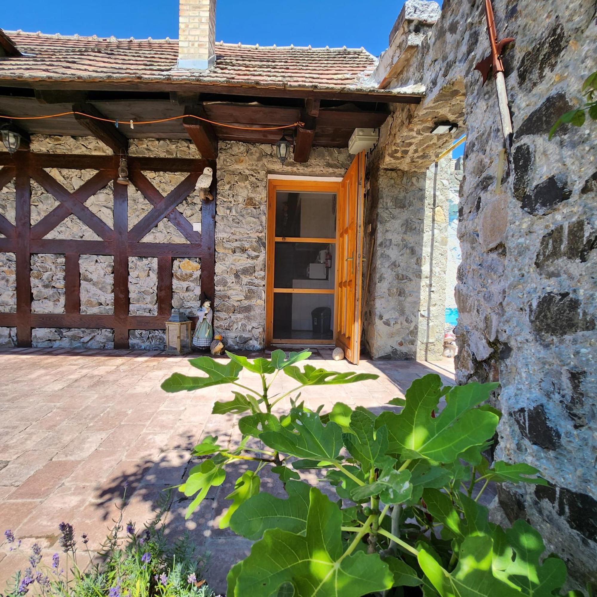 Facan-Lak Nograd Exterior photo
