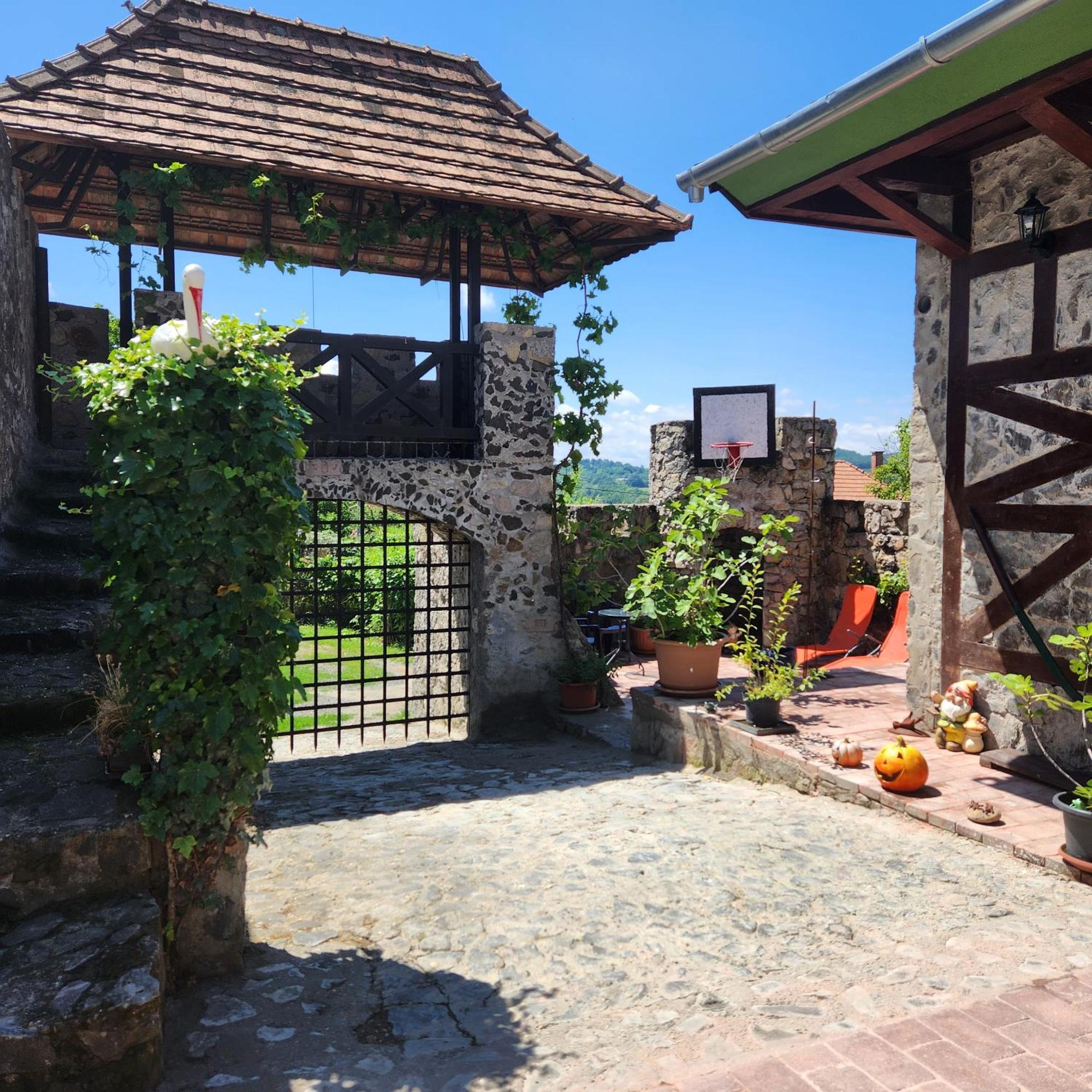 Facan-Lak Nograd Exterior photo